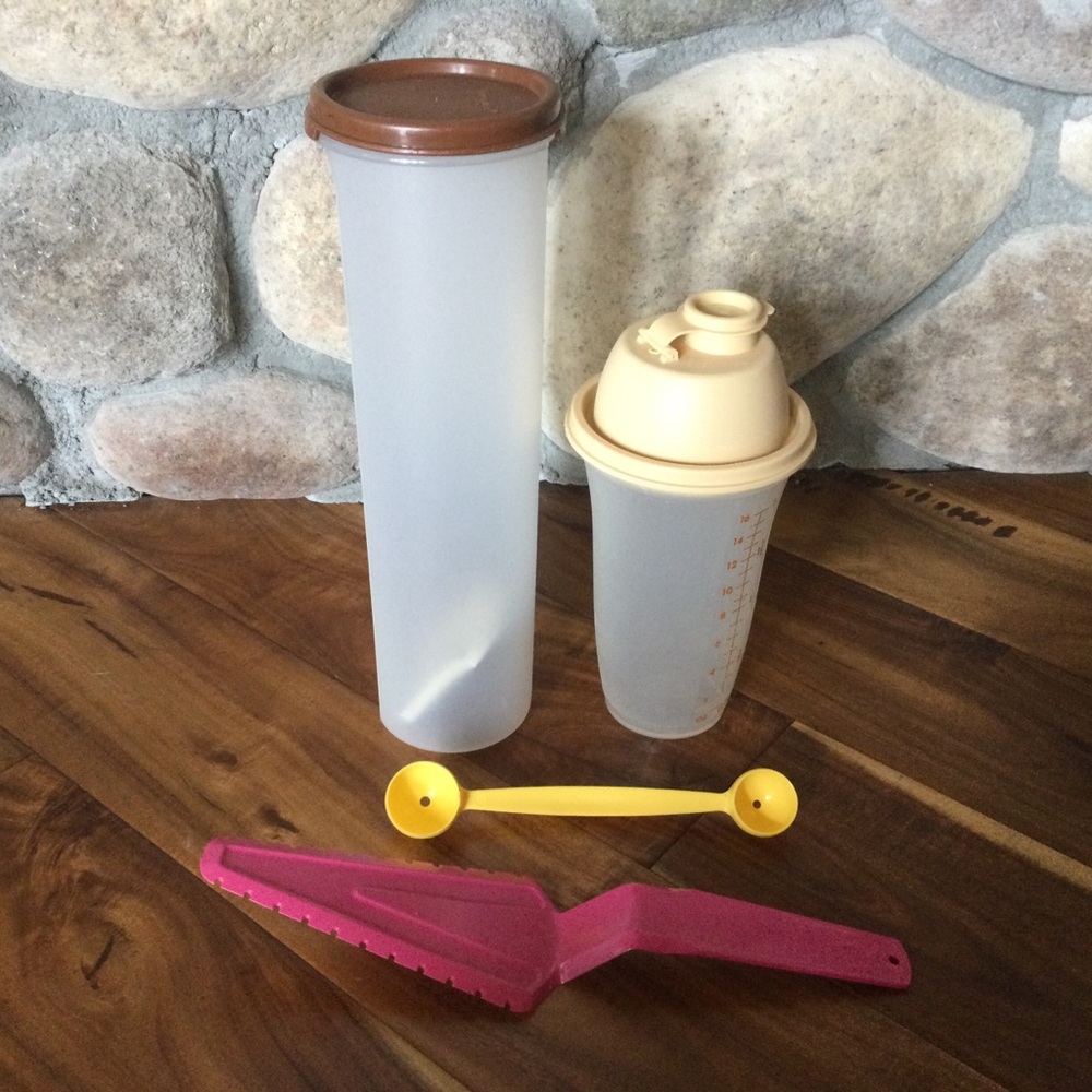 ✔️ Tupperware Lot Spaghetti Keeper, Shaker, Server, Melon Baller